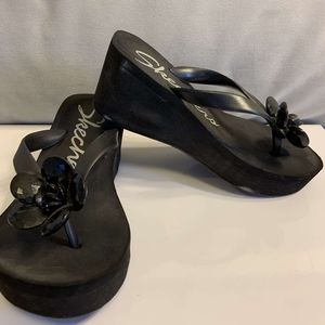 Wedged flip flop